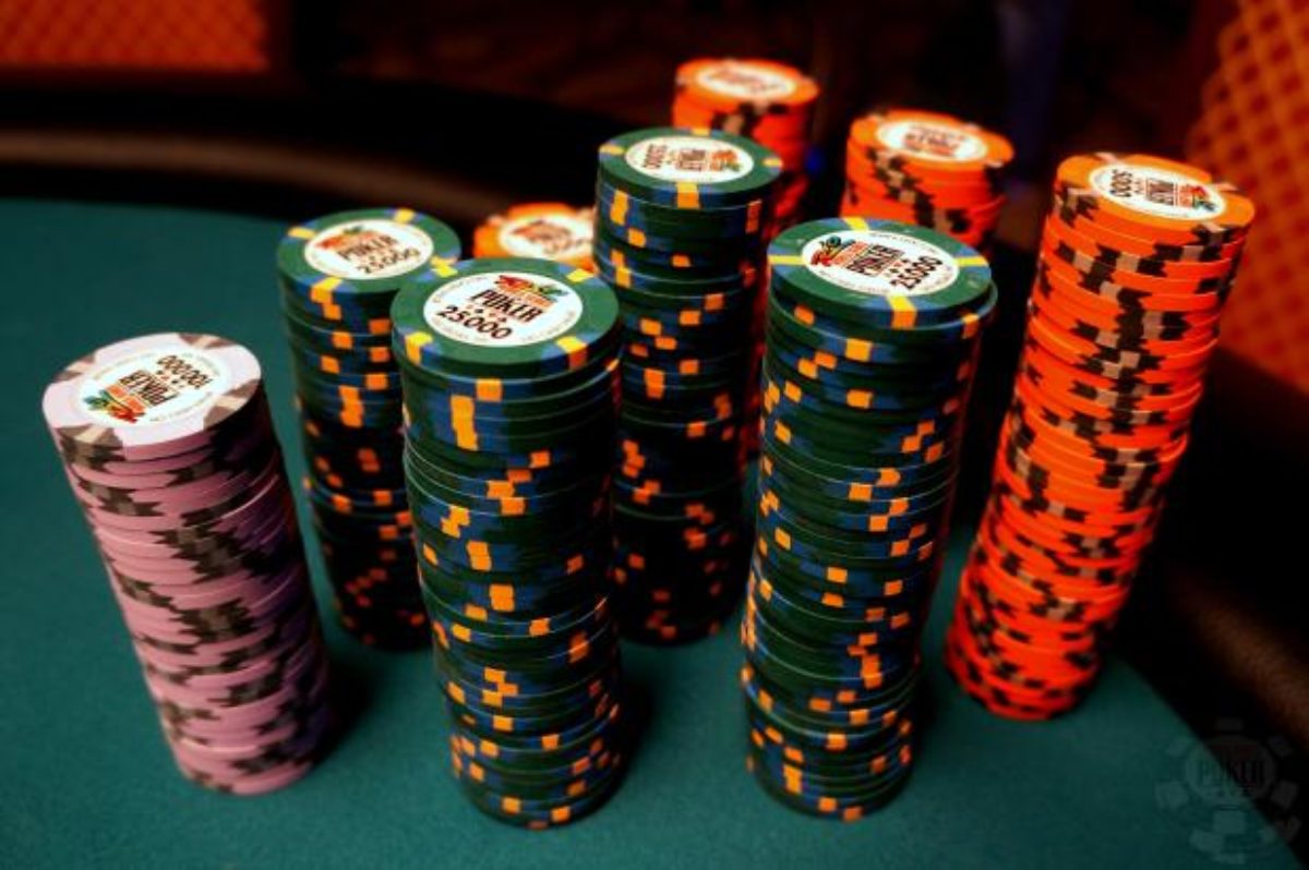Poker Chip Values & Colors That Real Casinos Use - Upswing Poker