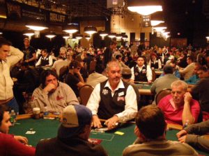 How Do Poker Tournaments Work?