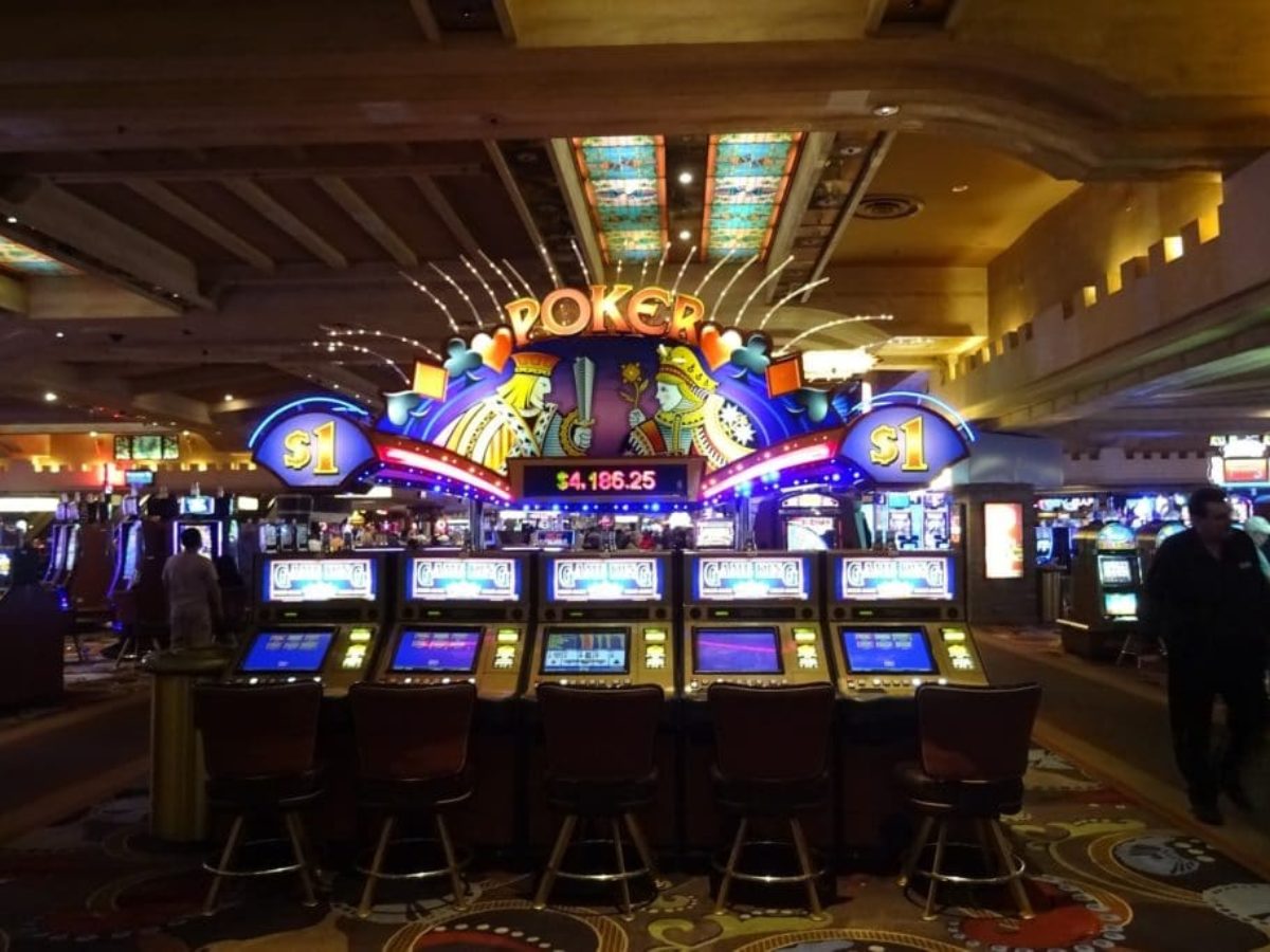 Do casinos tighten up slot machines